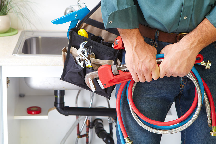 Plumber from a local plumbing company in Collinsville, IL providing services for 5 most common plumbing problems.