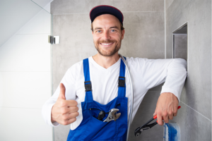 A happy plumber giving a thumb’s up in Fairview Heights, Illinois.